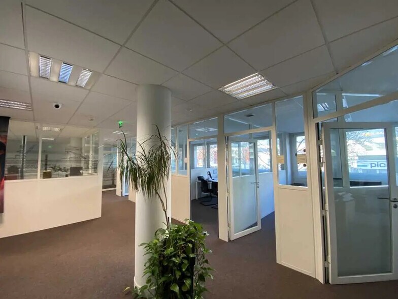 Bureau dans Rouen à louer - Photo de l’immeuble – Image 1 sur 4