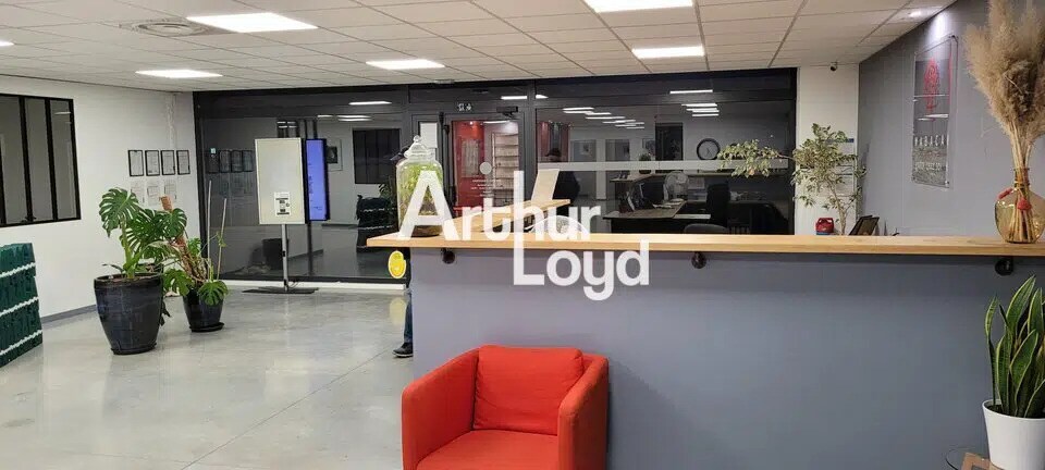 Bureau dans Montauroux à louer - Hall d’entrée – Image 3 sur 6