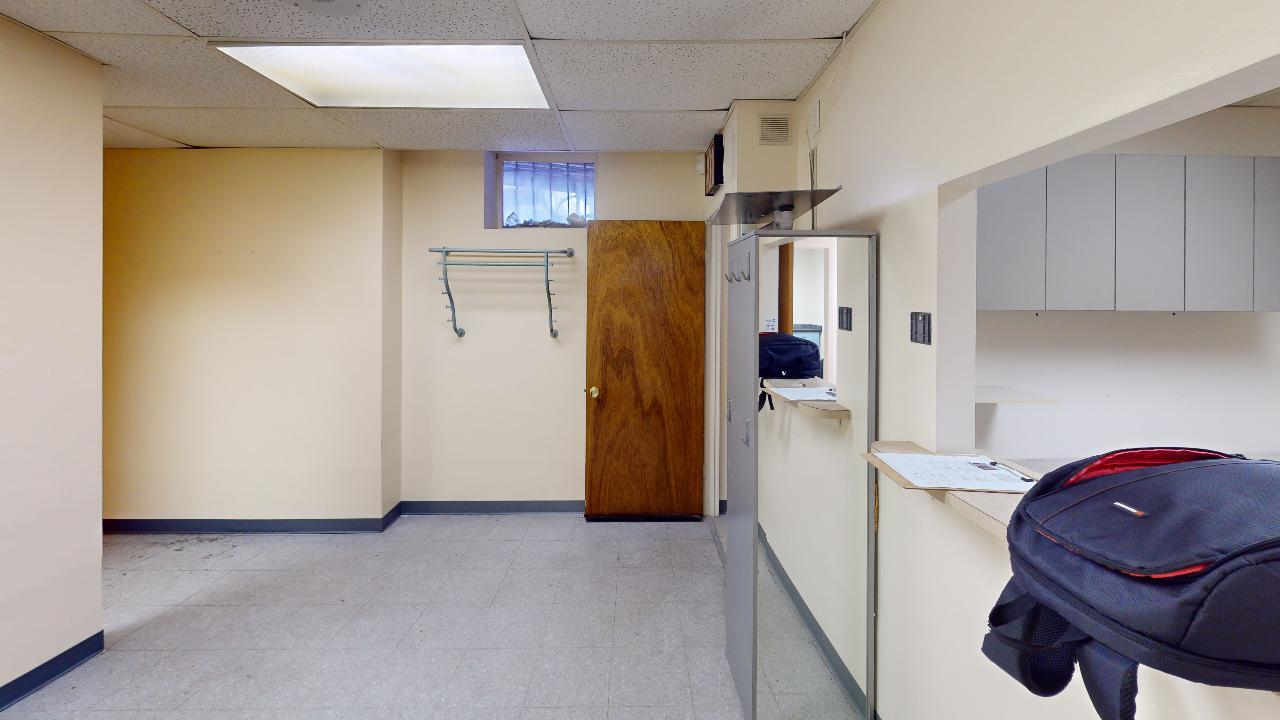 7819 18th Ave, Brooklyn, NY à louer Photo de l’immeuble– Image 1 sur 9