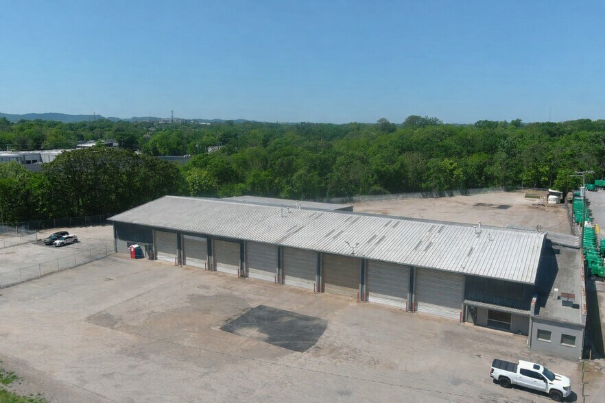 1333 Foster Ave, Nashville, TN à louer - Photo de l’immeuble – Image 2 sur 9