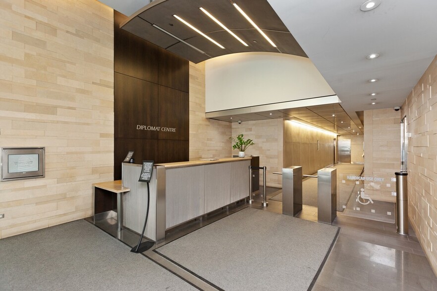 820 Second Ave, New York, NY à louer - Hall d’entrée – Image 2 sur 7