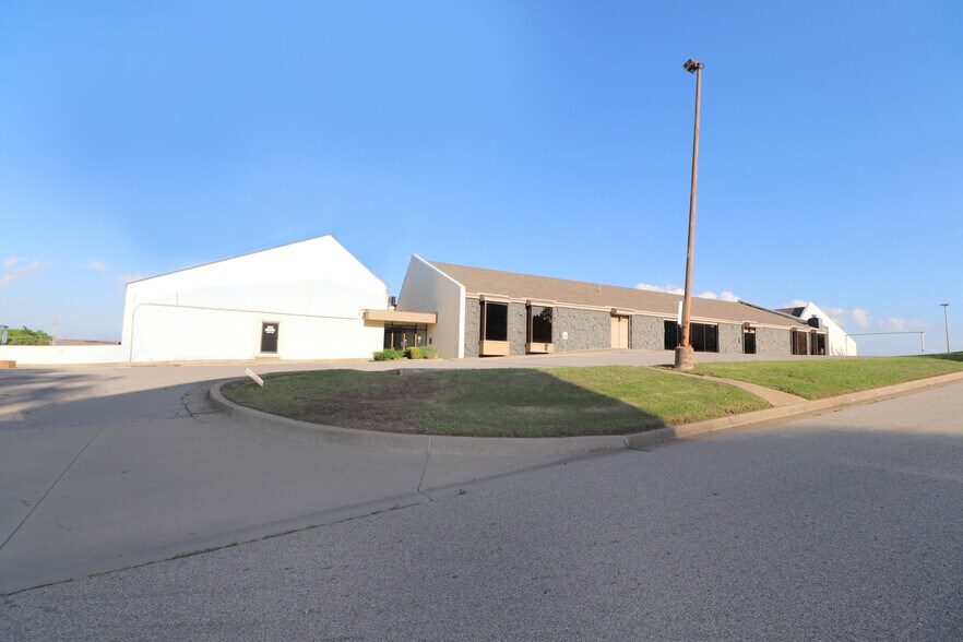 5840 S Memorial Dr, Tulsa, OK à vendre - Photo de l’immeuble – Image 2 sur 20