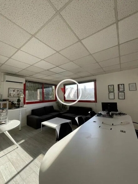 Bureau dans Aubagne à louer - Photo intérieure – Image 2 sur 7