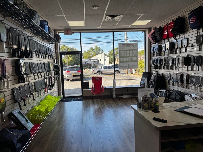 5650 Merrick Rd, Massapequa, NY à louer - Photo de l’immeuble – Image 2 sur 10