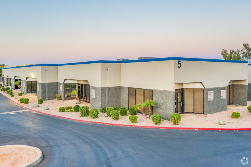 2432 W Peoria Ave, Phoenix, AZ à louer - Photo principale – Image 3 sur 18