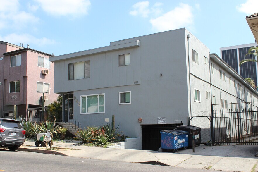 942 S Burlington Ave, Los Angeles, CA à vendre - Photo de l’immeuble – Image 3 sur 15