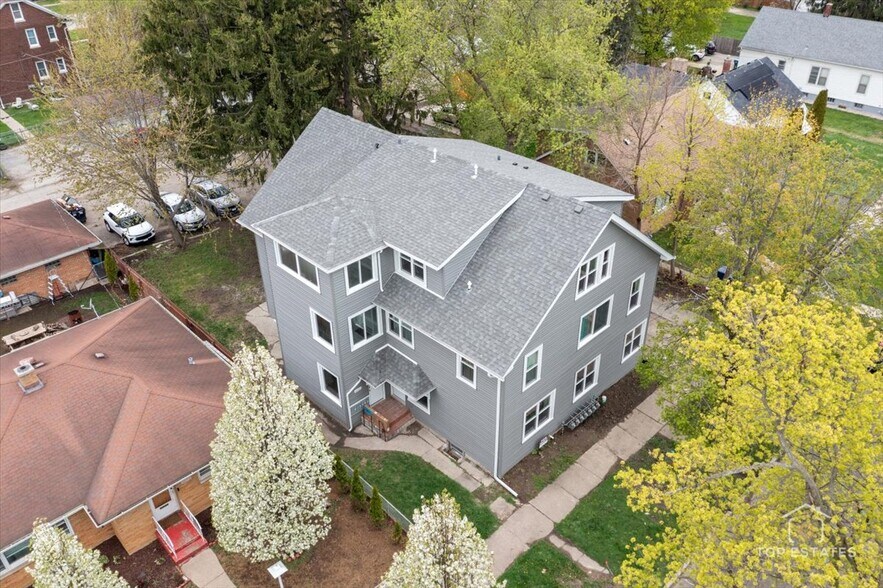 1542 Victoria Ave, North Chicago, IL à vendre - Photo de l’immeuble – Image 3 sur 55