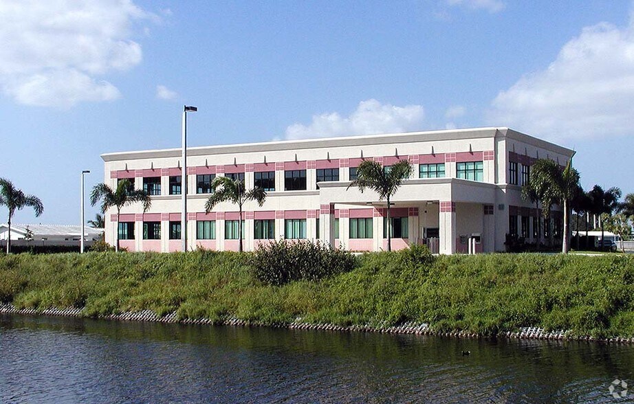 1700 W Woolbright Rd, Boynton Beach, FL à louer - Photo de l’immeuble – Image 3 sur 25