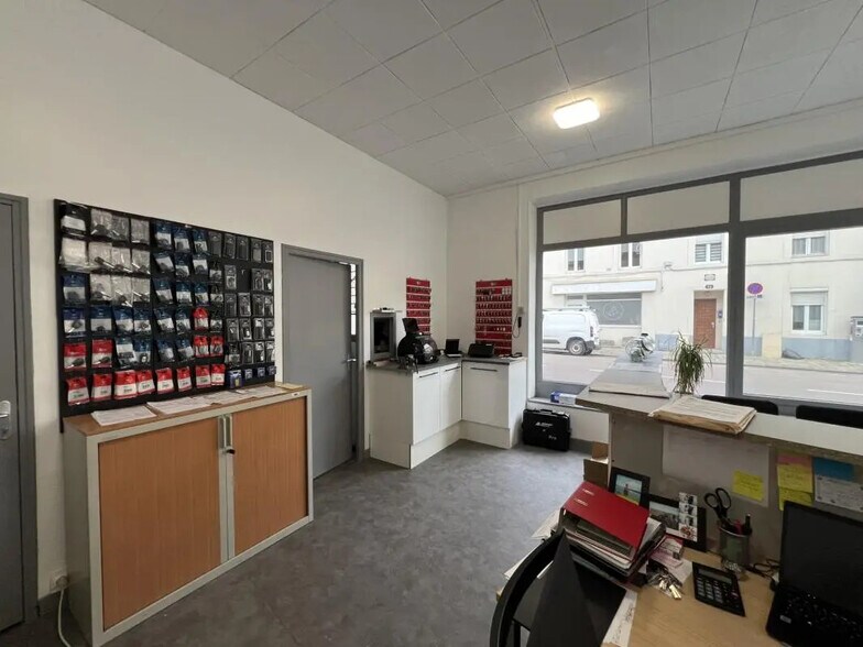 Local commercial dans Reims à louer - Photo de l’immeuble – Image 3 sur 5