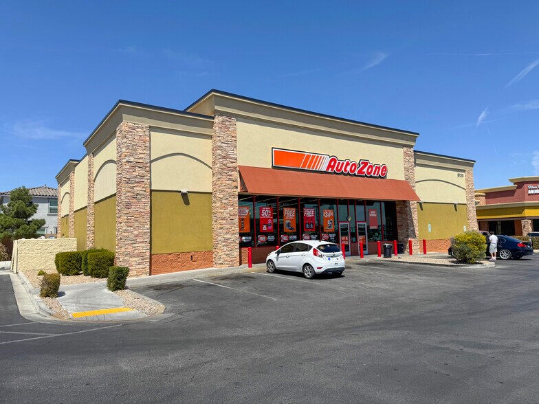 8090 Blue Diamond Rd, Las Vegas, NV à louer - Photo de l’immeuble – Image 2 sur 8