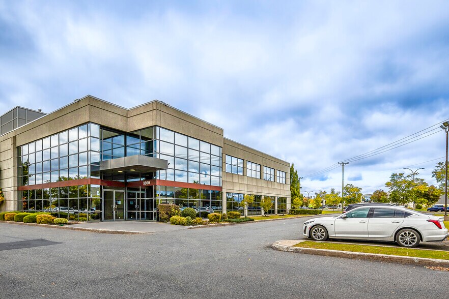 1600-1660 32e Av, Montréal, QC à louer - Photo de l’immeuble – Image 3 sur 6