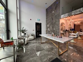 3425-3433 Yonge St, Toronto, ON à louer Photo intérieure– Image 2 sur 3