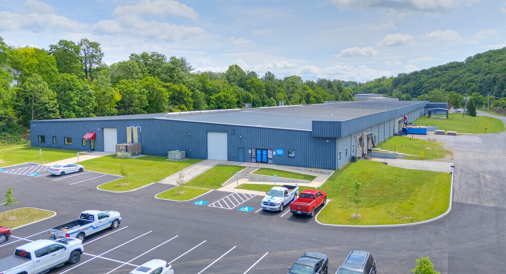 680 Scattergood Dr NW, Christiansburg, VA à vendre - Photo de l’immeuble – Image 1 sur 14