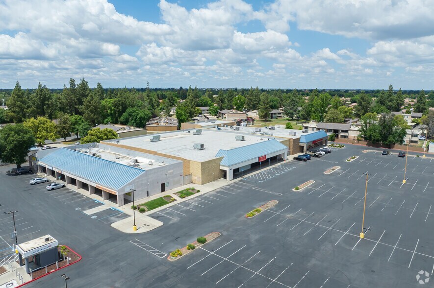 8001 West Ln, Stockton, CA à vendre - Photo de l’immeuble – Image 1 sur 14