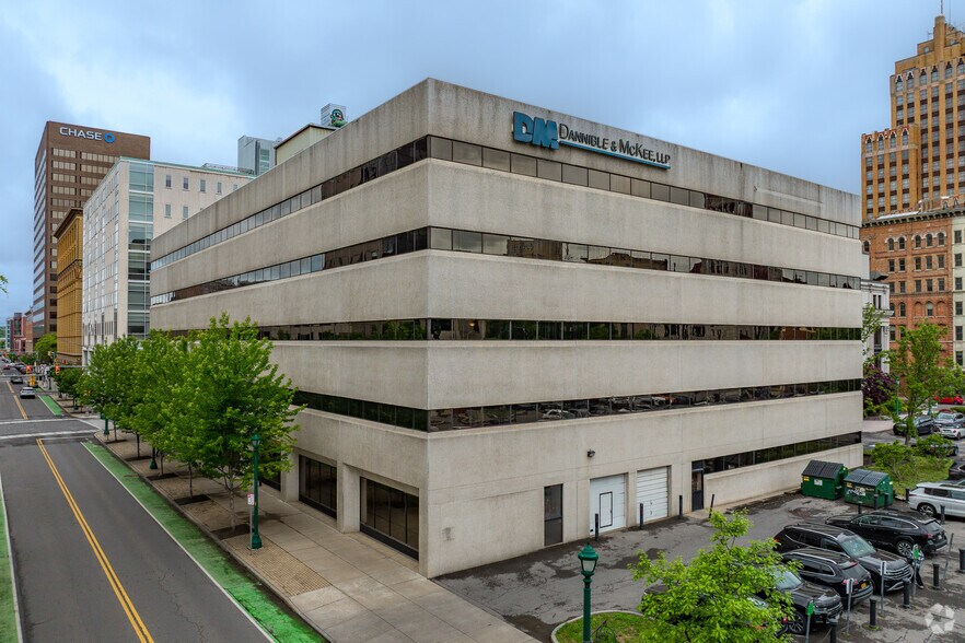 221 S Warren St, Syracuse, NY à louer - Photo de l’immeuble – Image 2 sur 6