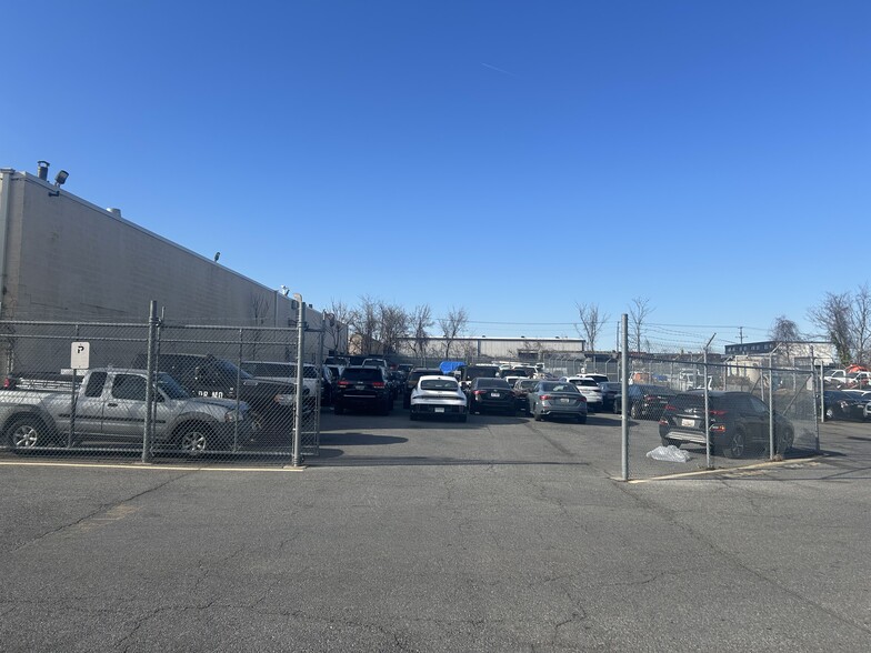 7404 Westmore Rd, Rockville, MD à vendre - Photo de l’immeuble – Image 2 sur 13