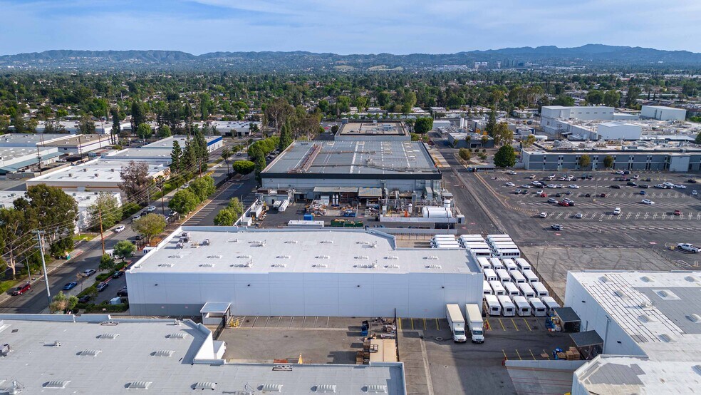 9031 N Lurline Ave, Chatsworth, CA à louer - Photo de l’immeuble – Image 3 sur 60