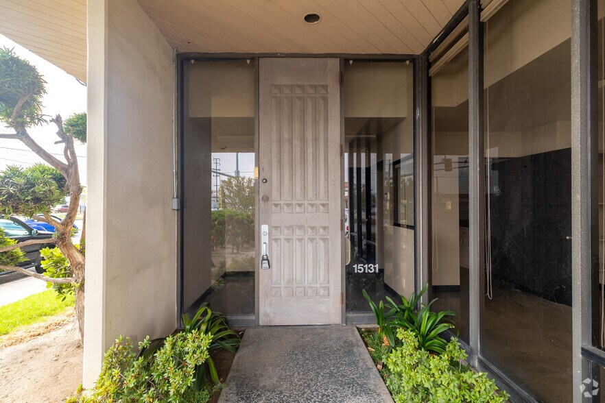 15131 Garfield Ave, Paramount, CA à louer - Photo de l’immeuble – Image 3 sur 35