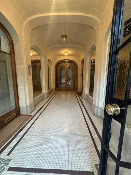 Bureau dans Paris à louer - Photo de l’immeuble – Image 2 sur 15