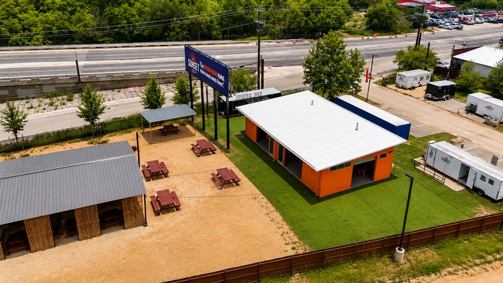 1916 Austin Hwy, San Antonio, TX à louer - Photo de l’immeuble – Image 2 sur 30