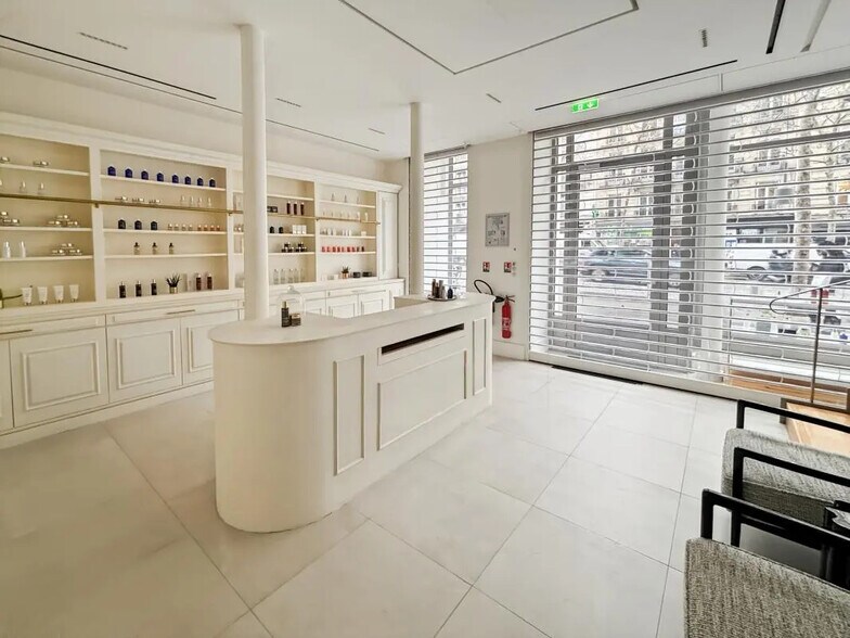 Local commercial dans Paris à louer - Photo de l’immeuble – Image 1 sur 5