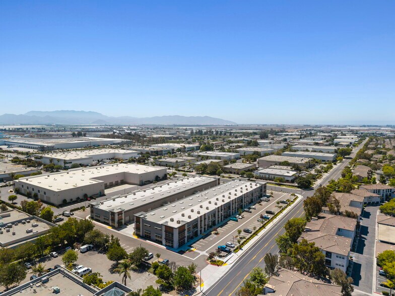 2301 Santiago Ct, Oxnard, CA à vendre - Photo de l’immeuble – Image 3 sur 18