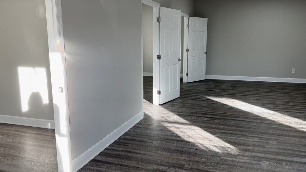 6441 Bonny Oaks Dr, Chattanooga, TN à louer - Vidéo sur l’annonce professionnelle – Image 2 sur 12