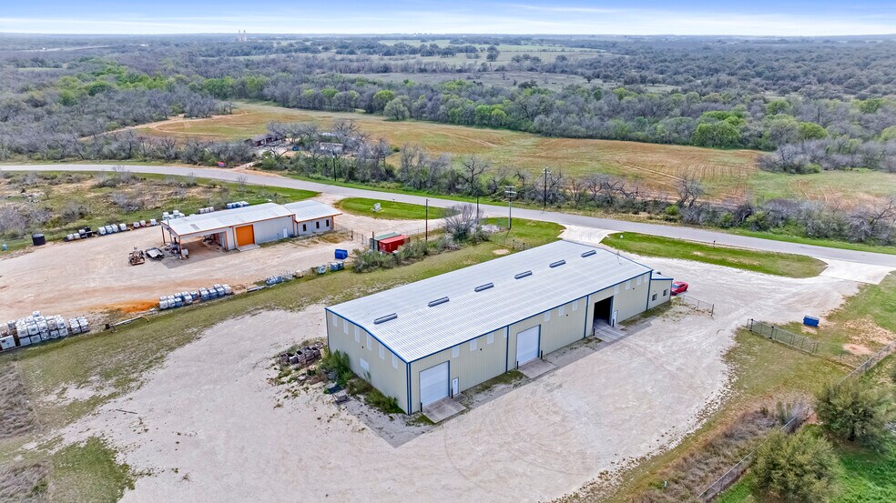 685 Corgey Rd, Pleasanton, TX à louer - Photo de l’immeuble – Image 2 sur 23