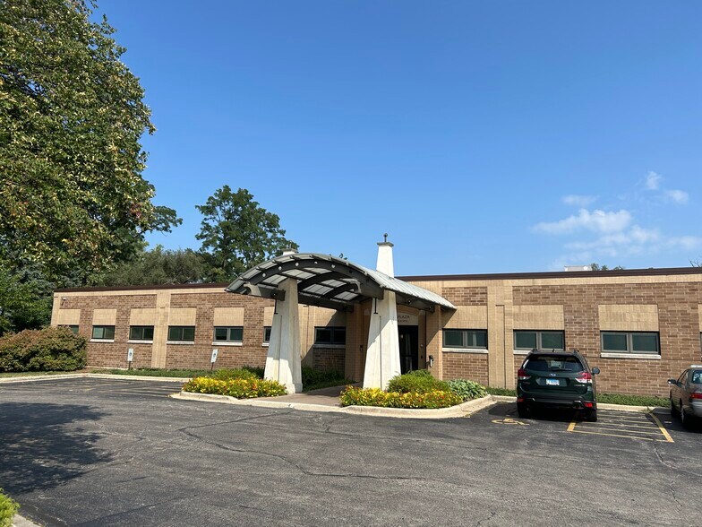 3800 Highland Ave, Downers Grove, IL à vendre - Photo principale – Image 1 sur 11