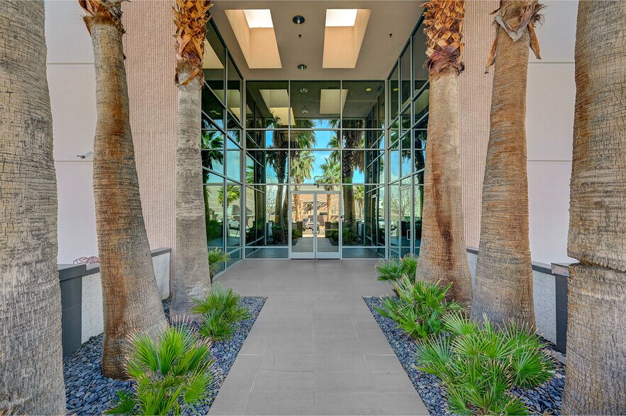 323 Orville Wright Ct, Las Vegas, NV à vendre - Photo de l’immeuble – Image 3 sur 16