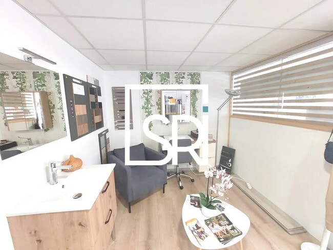 Plus de détails pour Bureau, Local commercial à louer