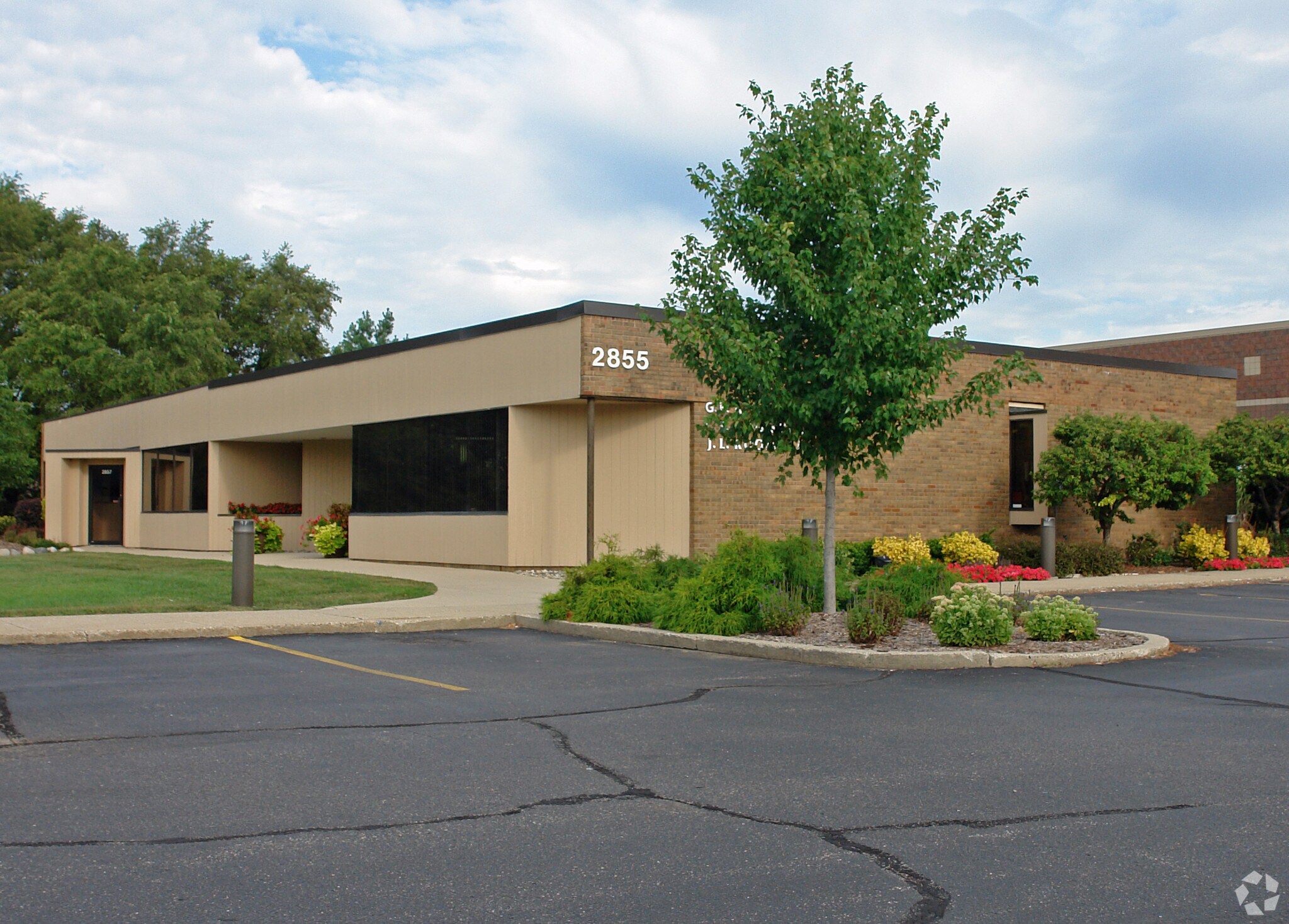 2855 Byron Center Ave SW, Wyoming, MI à vendre Photo principale– Image 1 sur 14