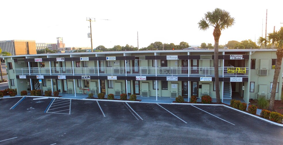 Downtown Punta Gorda Buildings portefeuille de 4 biens à vendre sur LoopNet.fr - Photo principale – Image 3 sur 5