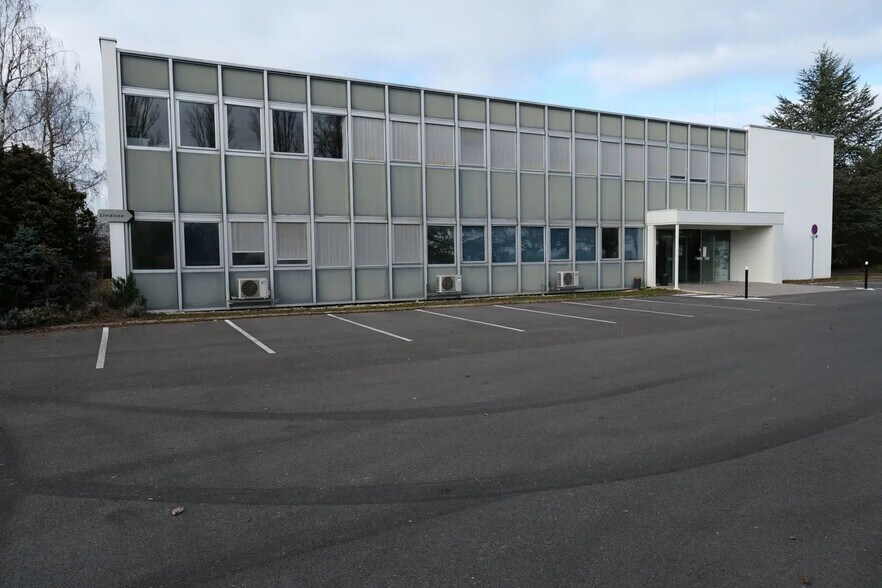Local d'activités dans Saint-Martin-sur-le-Pré à vendre - Photo de l’immeuble – Image 1 sur 7