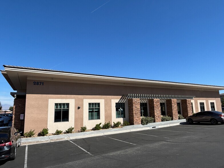 2871 Saint Rose Pky, Henderson, NV à louer - Photo de l’immeuble – Image 2 sur 7