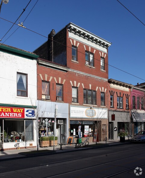 728 Queen St E, Toronto, ON à vendre - Photo de l’immeuble – Image 2 sur 3
