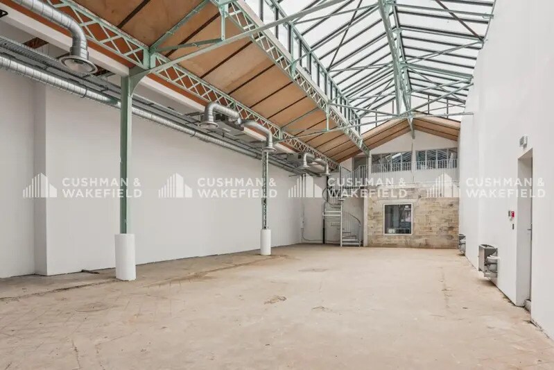 Bureau dans Malakoff à louer - Photo de l’immeuble – Image 2 sur 17