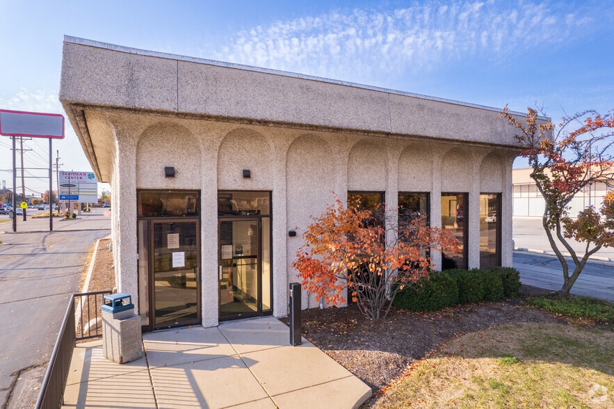 2610 W Golf Rd, Glenview, IL à louer - Photo de l’immeuble – Image 1 sur 4