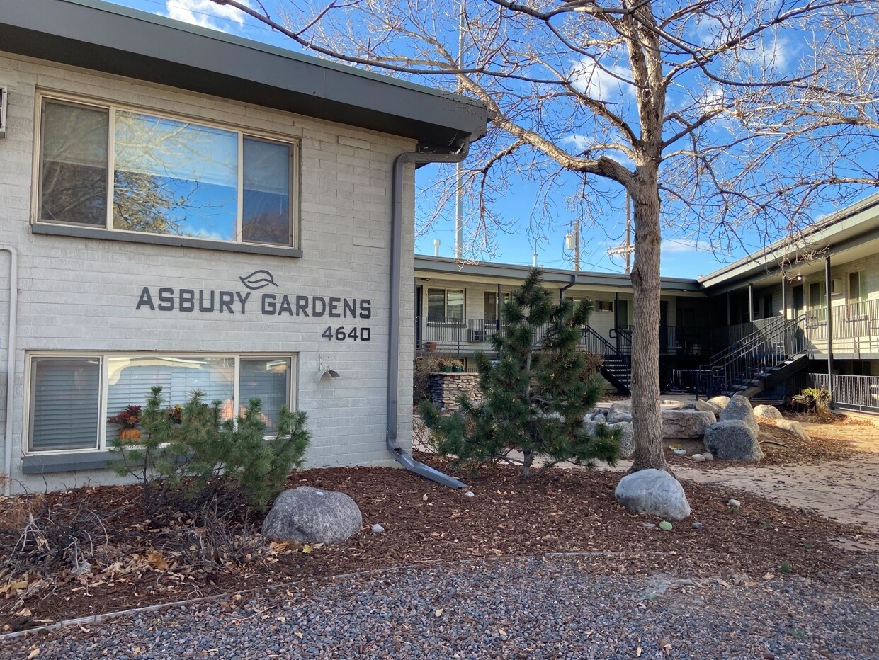 4640 E Asbury Cir, Denver, CO à vendre Photo principale– Image 1 sur 14