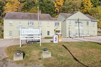 620 Norwich New London Tpke, Uncasville, CT à louer Photo intérieure– Image 1 sur 16