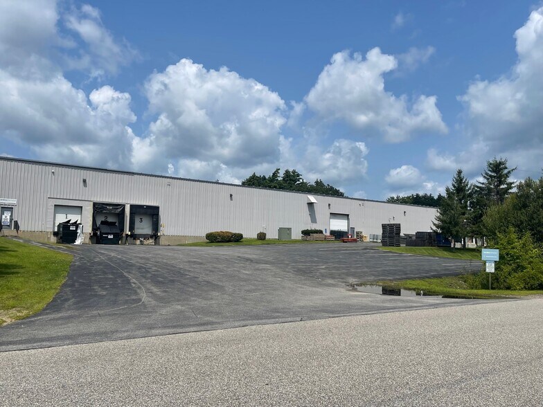 41 Eisenhower Dr, Westbrook, ME à vendre - Photo de l’immeuble – Image 3 sur 8