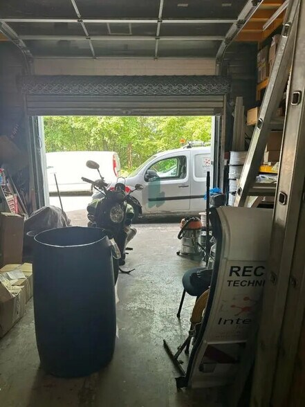 Local d’activités dans Taverny à louer - Photo intérieure – Image 1 sur 6