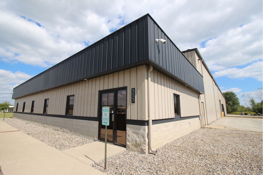 333 Progress Way, Avilla, IN à vendre - Photo principale – Image 1 sur 32