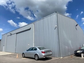 9-13 Rue De Bourgogne, Saint-Priest à louer Photo intérieure– Image 1 sur 8