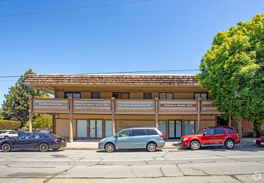 881 Fremont Ave, Los Altos, CA à vendre - Photo de l’immeuble – Image 3 sur 6