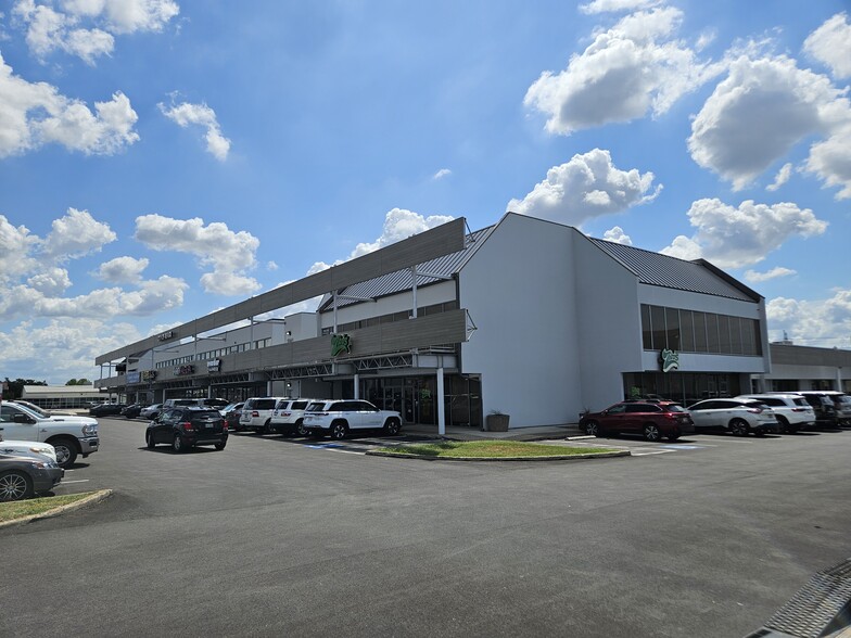 Broadway Plaza - Local commercial