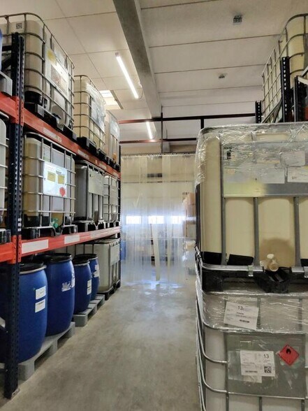 Industriel/Logistique dans Aubagne à louer - Photo de l’immeuble – Image 1 sur 6