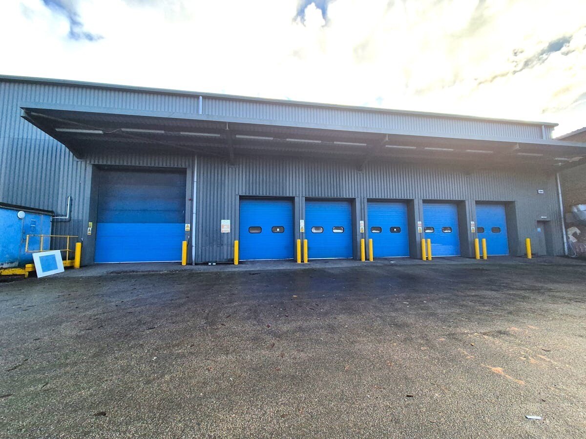 Suthers St, Oldham à louer Photo de l’immeuble– Image 1 sur 8