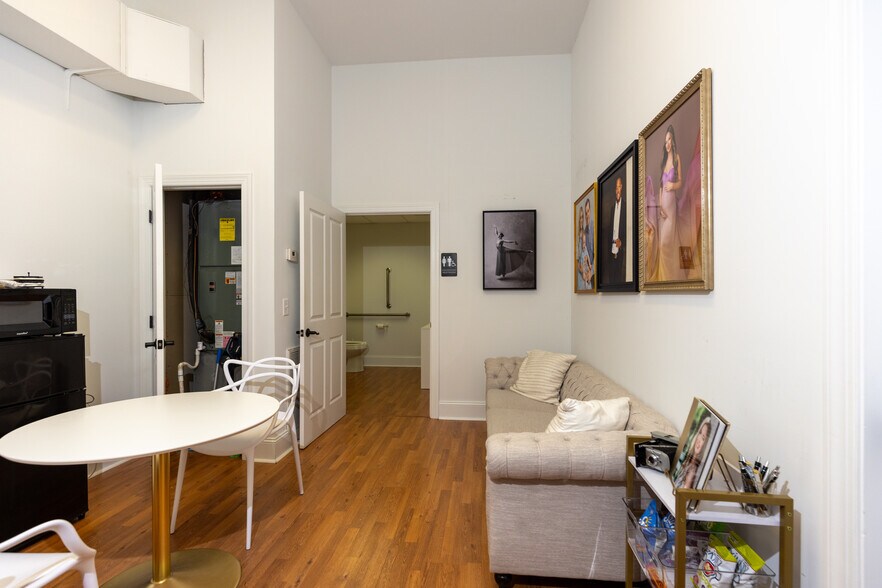 2436 E University Dr, Auburn, AL à louer - Photo de l’immeuble – Image 2 sur 14