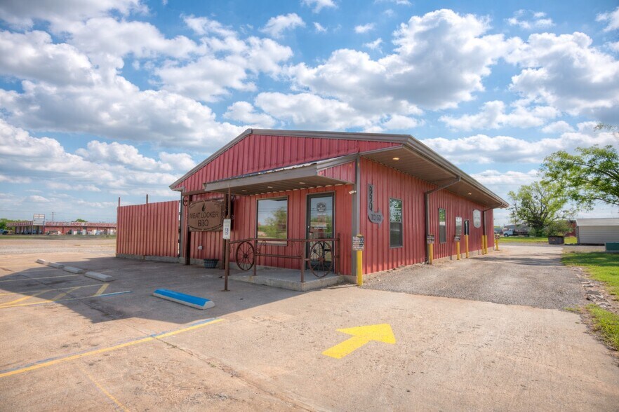 106 NW 4th St, Lindsay, OK à vendre - Photo de l’immeuble – Image 2 sur 28